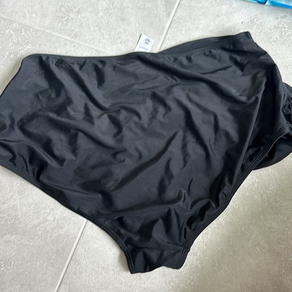 High waist full coverage criss cross front bikini bottoms - Picture 2 of 2